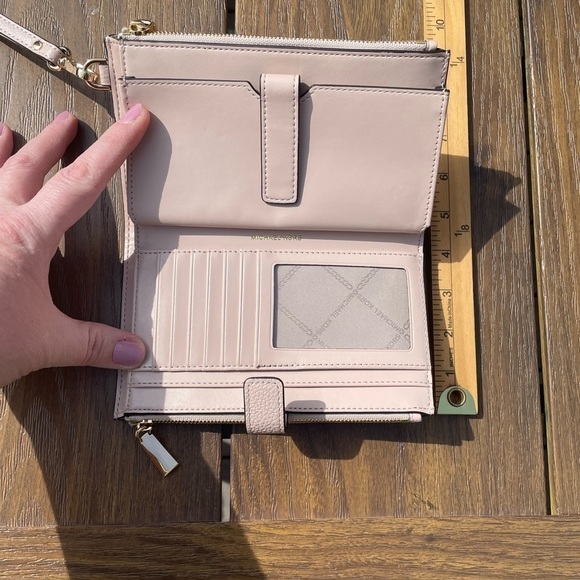 Michael Kors Adele Leather Smartphone Wallet - Picture 4 of 8